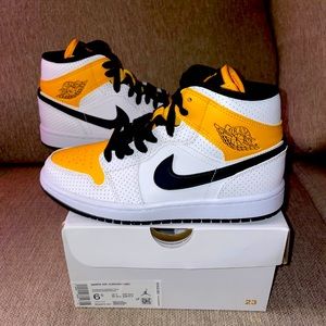 black and yellow jordans womens